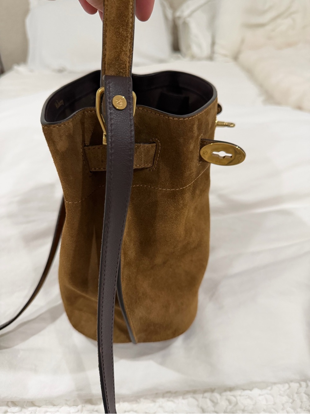 Mulberry Suede Islington Bucket Crossbody Bag in Brown - Picture 5 of 10